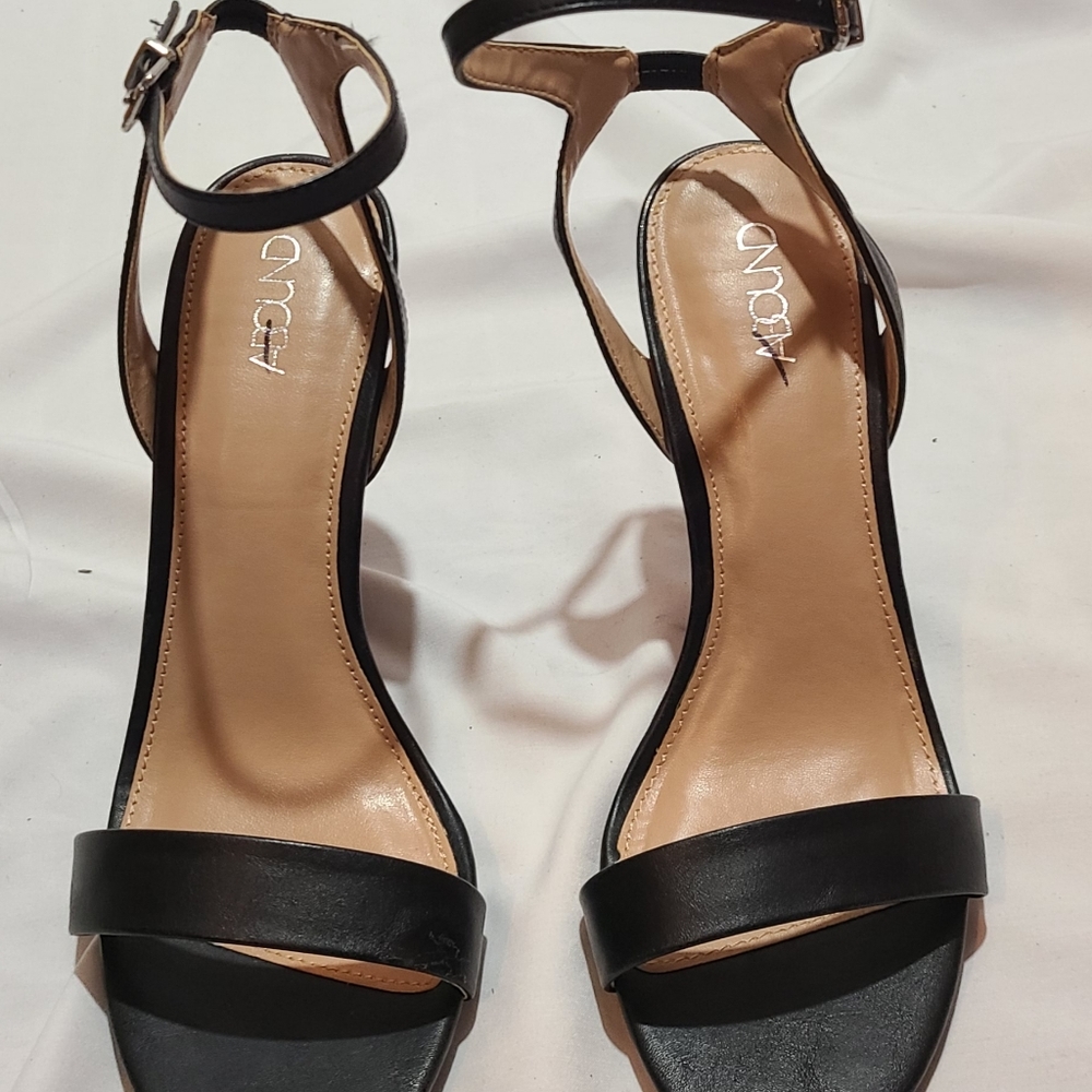 Abound Black and Tan Sandals